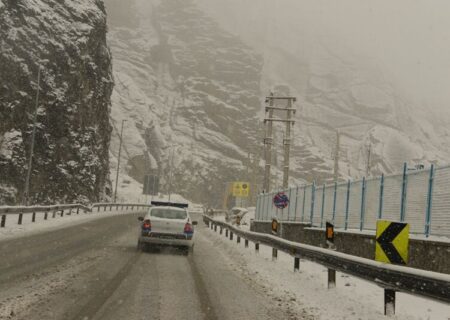 بارش برف و باران در جاده های ۱۲ استان کشور