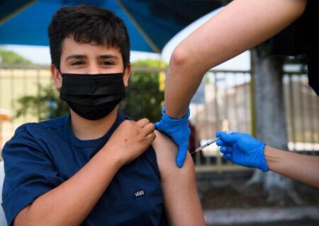فراخوان گروه بالای ۱۸ سال برای تزریق دُز سوم واکسن کرونا