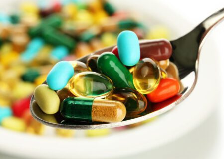 هرگز قرص را با این نوشیدنی‌ها نخورید