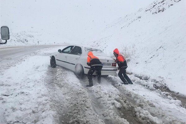 بارش برف و باران در جاده‌های ۳ استان کشور