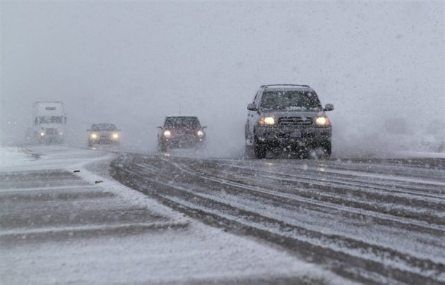 بارش برف و باران در جاده‌های ۴ استان کشور