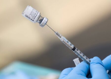 وزیر بهداشت کدام واکسن را تزریق کرد؟