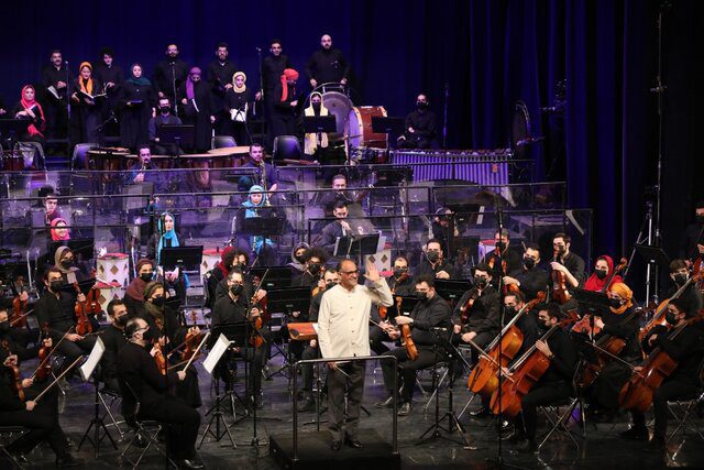 ارکستر سمفونیک تهران به روی صحنه می‌رود