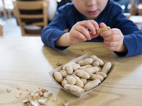 آلرژی به بادام زمینی فایده دارد!