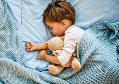 نور کم نیز خواب کودکان را مختل می‌ کند