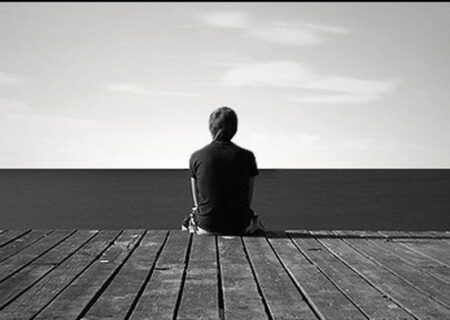 تنهایی بر سلامت روانی و جسمی تاثیر می گذارد