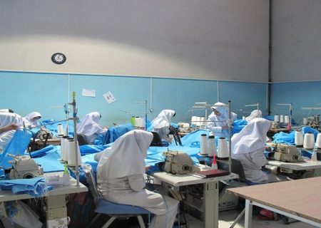 تولید ماهانه ۵ هزار لباس فرم بیمارستانی به همت زنان سرپرست خانوار