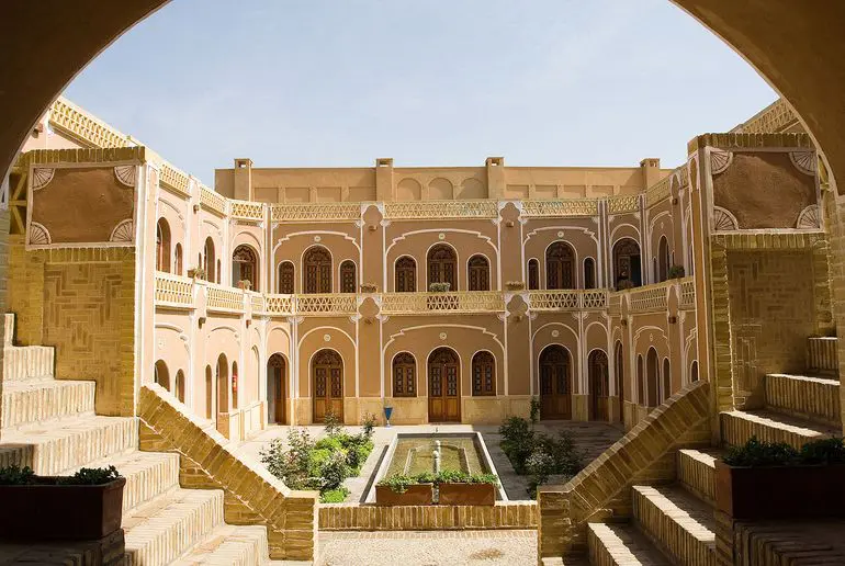 بازدید از خانه لاری ها در یزد