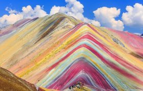 کوه رنگین کمانی پرو