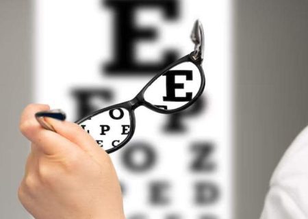 آثار روانی مبتلایان به اختلالات بینایی چگونه توصیف می‌شود؟
