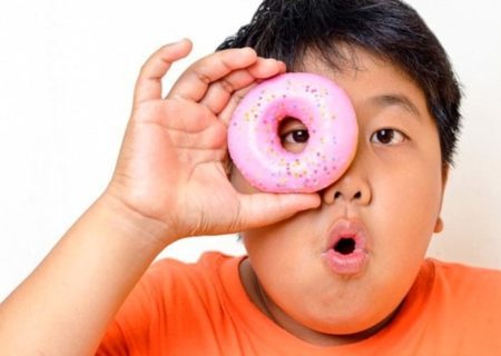 اگر کودکان بیش از حد شیرینی بخورند چه بلایی سرشان می‌آید؟