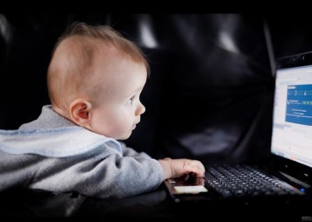 تماشای صفحه نمایش بر احساس و تفکر کودک تاثیر منفی دارد