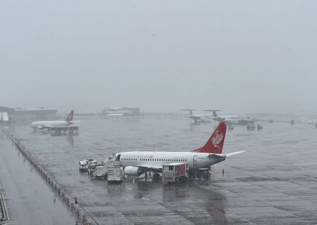 پروازهای فرودگاه مشهد به دلیل بارش برف تا اطلاع‌ثانوی لغو شد