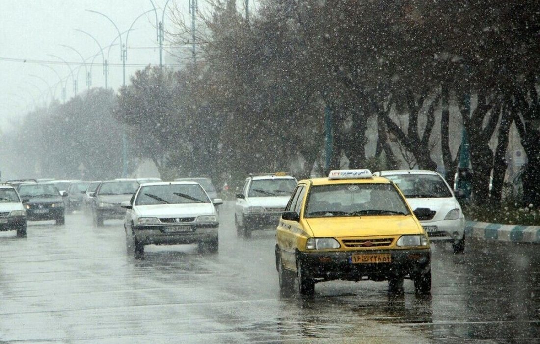 بارش در اکثر نقاط استان سمنان/ جاده‌ها لغزنده است