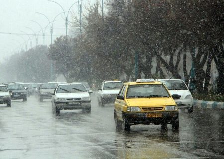 بارش در اکثر نقاط استان سمنان/ جاده‌ها لغزنده است