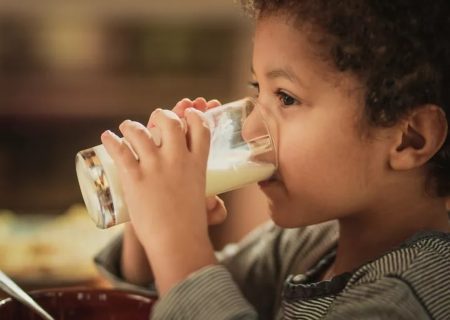 نقش شیر و لبنیات در رشد قدی کودکان