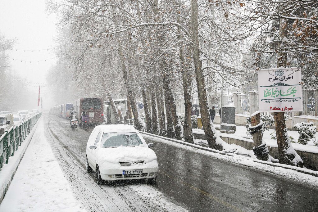 سرمای هوای تهران ادامه دارد