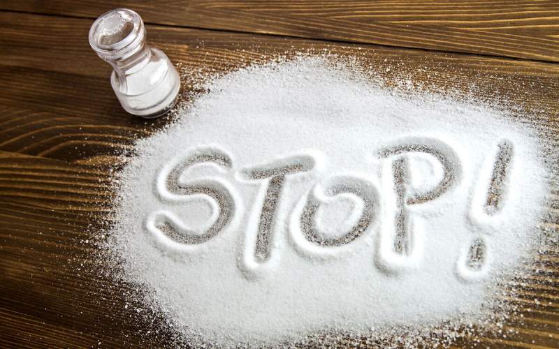 نمک اضافی چگونه به کلیه‌ها آسیب می‌زند؟
