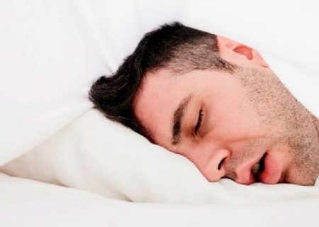 آیا خوابیدن روی شکم مضر است؟