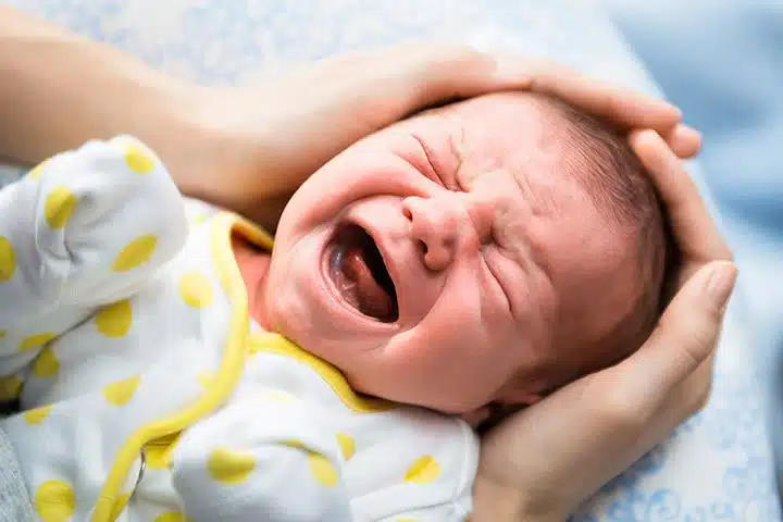 کولیک چیست؟ علل، علائم و راه‌های درمان