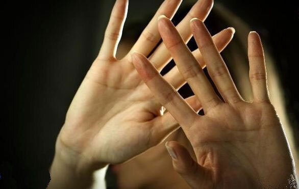 تجاوز کلامی چیست و روش مقابله با آن چگونه است؟