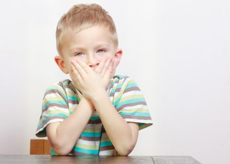 علت لکنت زبان چیست و درمان آن چگونه است؟