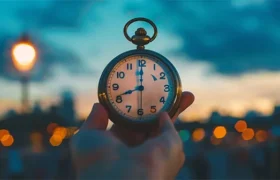 آموزش خواندن ساعت به زبان انگلیسی | صفر تا صد گفتن زمان با ترجمه و فونتیک